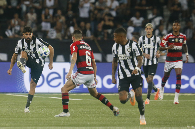 Flamengo venceu todos os jogos contra o Botafogo no Nilton Santos desd