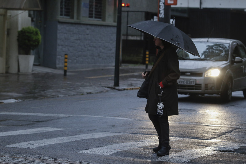 Na quarta-feira (27) a chuva persiste, mas com volumes menores em comparação aos dias anteriores