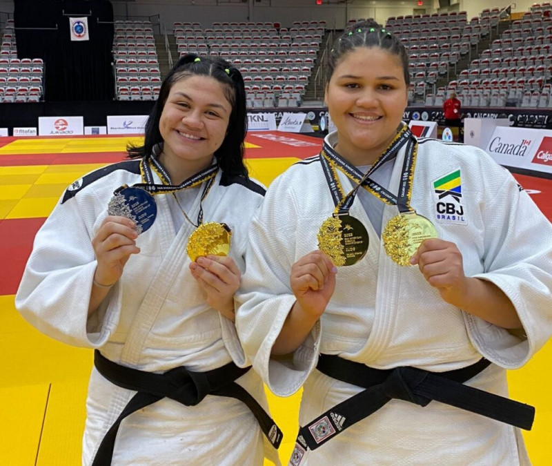 {'nm_midia_inter_thumb1':'https://www.jornaldocomercio.com/_midias/jpg/2023/09/12/206x137/1_esportes___judo___katia_alves___enya_pires___pan-10328208.jpeg', 'id_midia_tipo':'2', 'id_tetag_galer':'', 'id_midia':'65008004befe0', 'cd_midia':10328208, 'ds_midia_link': 'https://www.jornaldocomercio.com/_midias/jpg/2023/09/12/esportes___judo___katia_alves___enya_pires___pan-10328208.jpeg', 'ds_midia': 'Esportes - Judô - kátia alves - enya pires - pan', 'ds_midia_credi': 'Enya Pires/Instagram/Reprodução/JC', 'ds_midia_titlo': 'Esportes - Judô - kátia alves - enya pires - pan', 'cd_tetag': '1', 'cd_midia_w': '800', 'cd_midia_h': '675', 'align': 'Left'}