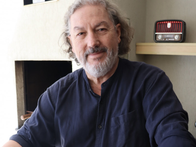 Léo Ribeiro já participou do Ronco do Bugio como compositor, organizador, jurado, apresentador e ilustrador das capas dos álbuns
