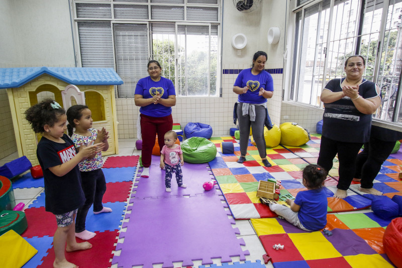 Educação jogos para crianças completo a corrigir cenário do uma