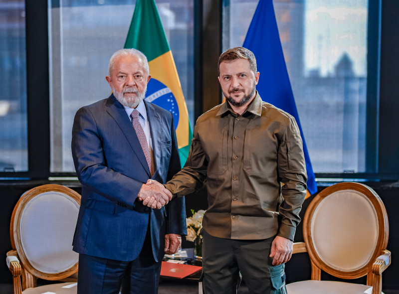 No encontro com o líder ucraniano, Lula disse que sempre manterá o diálogo aberto entre os dois países
