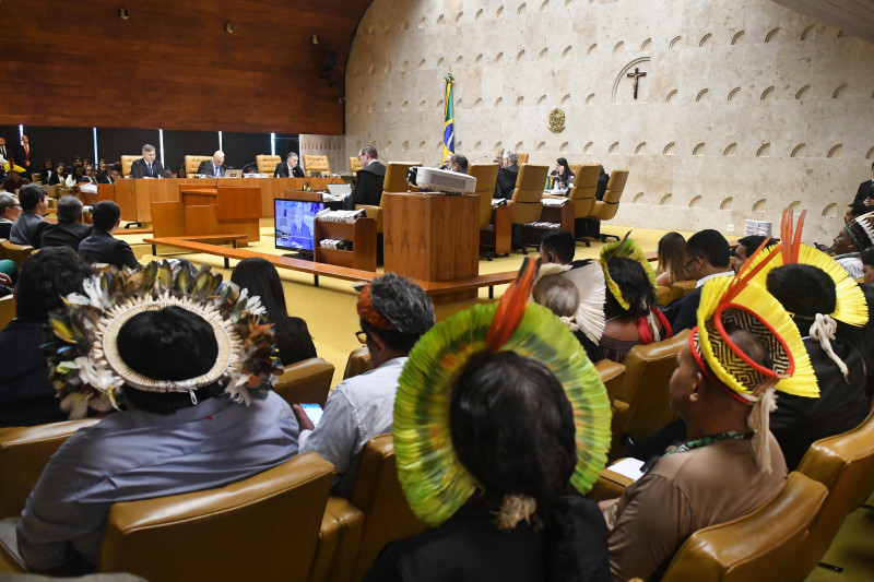 Representantes de povos originários acompanharam no plenário da corte a votação, encerrada na noite desta quinta; placar foi de 9 votos a 2 p. 16