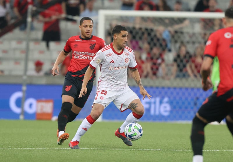 Inter ganha primeira na Libertadores com gol nos acréscimos.