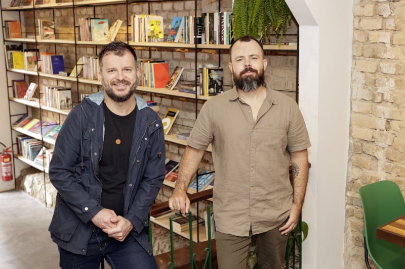 Pedro Nambuco e Andr&eacute; Lisboa s&atilde;o os propriet&aacute;rios da Macun Livraria Foto: T&acirc;nia Meinerz/JC