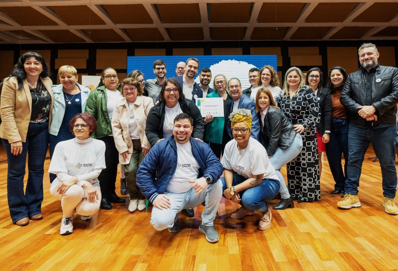  Arita e Leite entregaram às equipes de saúde o selo Ouro, como reconhecimento pelo trabalho dedicado aos idosos