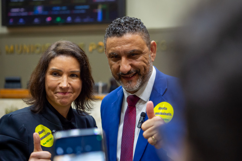 Ação é resposta a voto da ministra Rosa Weber, do STF, a favor do aborto nas primeiras 12 semanas; vereador Cláudio Conceição apoiou iniciativa