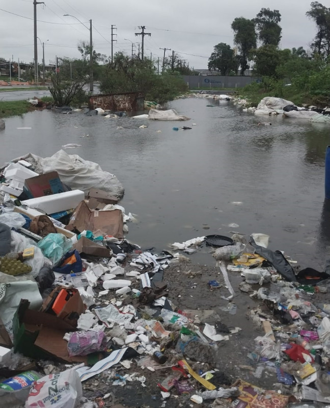 {'nm_midia_inter_thumb1':'https://www.jornaldocomercio.com/_midias/jpg/2023/09/28/206x137/1_ut_zona_norte___cooperativa_maos_unidas___aterro_do_antigo_lixao___foto_divulgacao_cooperativa_maos_unidas-10344108.jpg', 'id_midia_tipo':'2', 'id_tetag_galer':'', 'id_midia':'6515e799da12e', 'cd_midia':10344108, 'ds_midia_link': 'https://www.jornaldocomercio.com/_midias/jpg/2023/09/28/ut_zona_norte___cooperativa_maos_unidas___aterro_do_antigo_lixao___foto_divulgacao_cooperativa_maos_unidas-10344108.jpg', 'ds_midia': 'UT Zona Norte - Cooperativa Mãos Unidas - aterro do antigo lixão - Foto divulgação Cooperativa Mãos Unidas.jpg', 'ds_midia_credi': 'Cooperativa Mãos Unidas/Divulgação JC', 'ds_midia_titlo': 'UT Zona Norte - Cooperativa Mãos Unidas - aterro do antigo lixão - Foto divulgação Cooperativa Mãos Unidas.jpg', 'cd_tetag': '1', 'cd_midia_w': '648', 'cd_midia_h': '800', 'align': 'Left'}