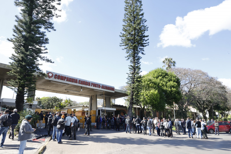 Sindicato da categoria se reuniu na frente da sede da Carris com trabalhadores no início da manhã