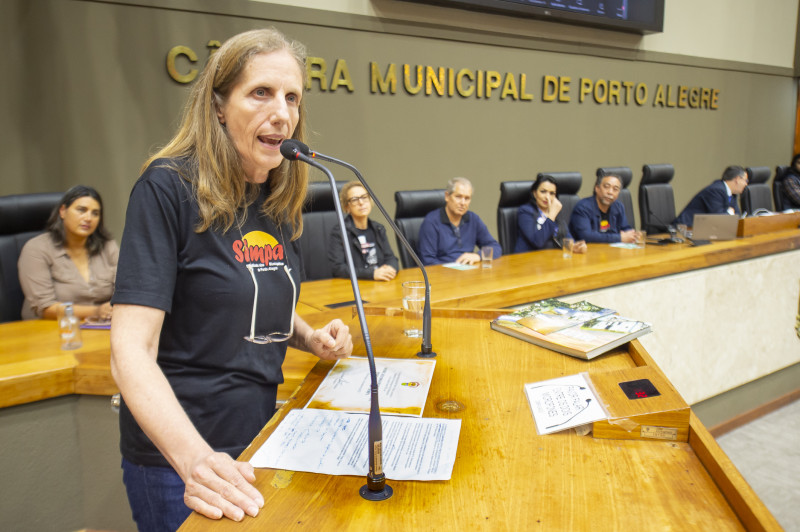 Cindi Sandri, diretora do Simpa, durante o período de homenagens