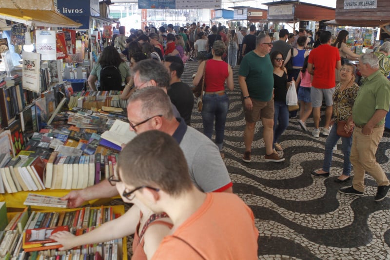 Primeiro Fim De Semana De Feira Do Livro De Porto Alegre Agrada O Público