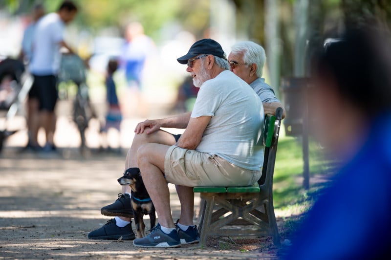 Em 2023 a expectativa de vida, estava em 76,4 anos, e deve chegar aos 83,9 anos em 2070