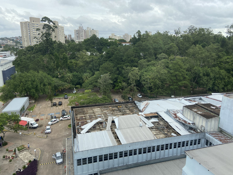 Telhado do ambulatório SUS teve graves estragos causados pelo temporal 