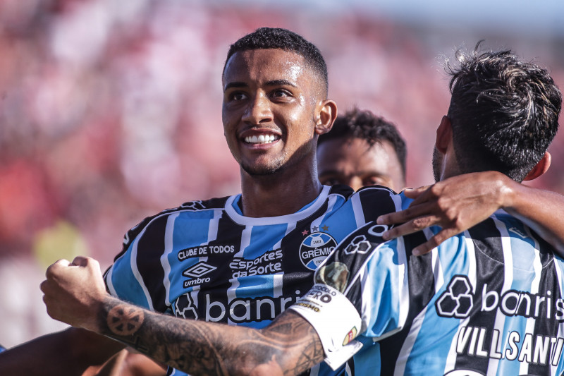 André Henrique saiu do banco para marcar o gol da vitória tricolor