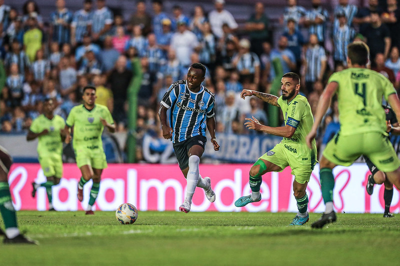 Nathan Fernandes fez o gol que garantiu a vitória do Grêmio