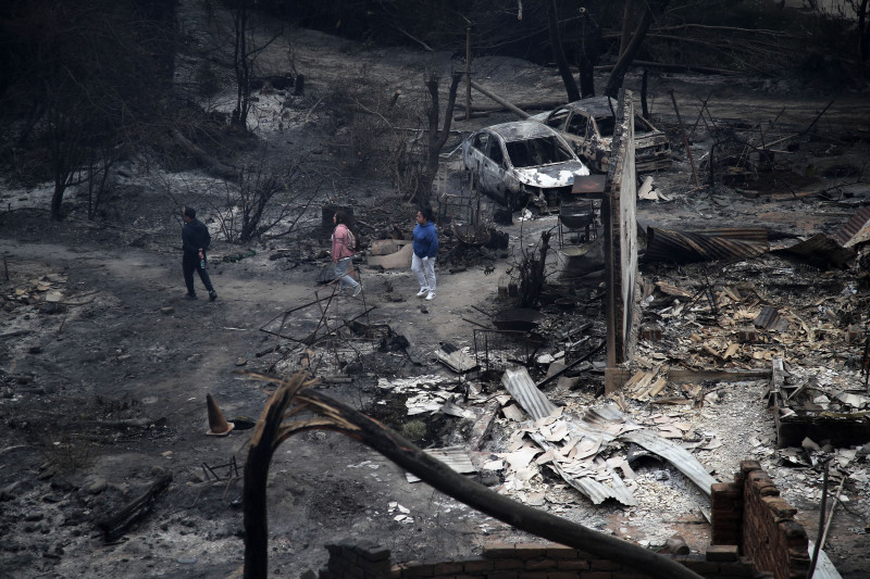  Mais de 3 mil casas foram destruídas pelos incêndios, de acordo com as autoridades chilenas