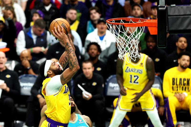 Os Lakers alcançaram a terceira vitória consecutiva graças a uma grande atuação de Anthony Davis