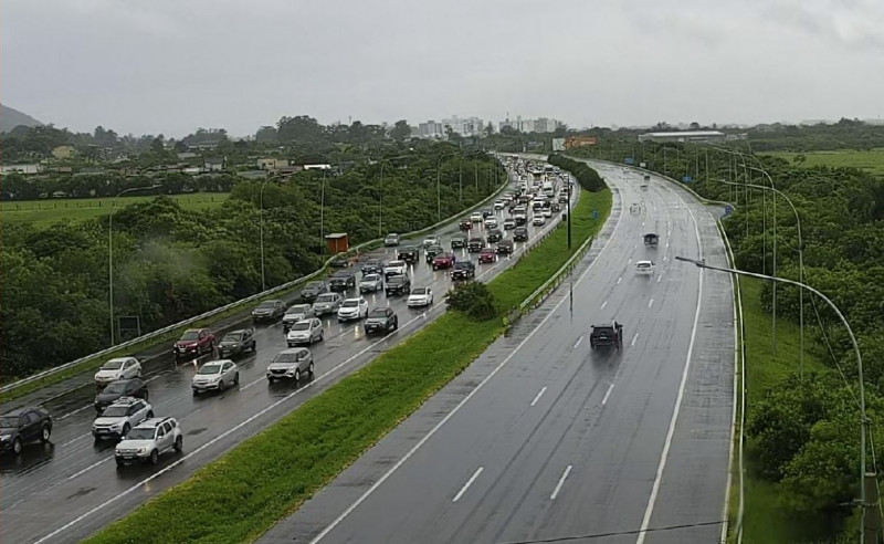 Em Osório, o fluxo de veículos retornando no sentido Porto Alegre era lento desde a manhã desta terça-feira