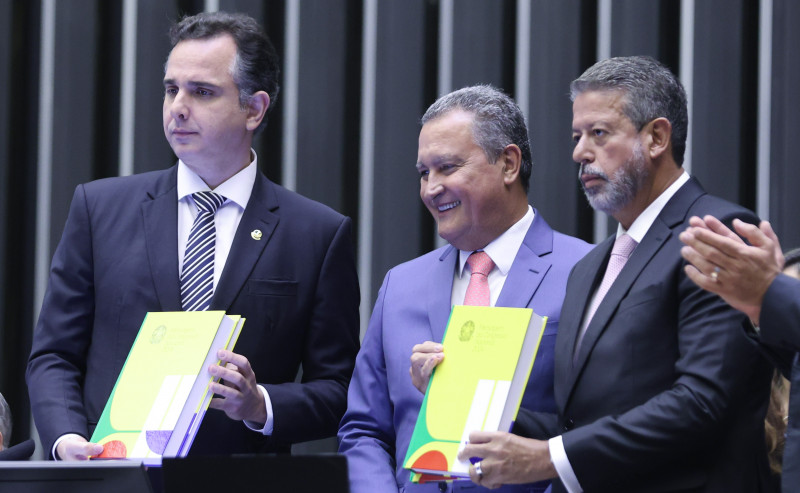 Na sessão de abertura do ano no Legislativo, Lira e Rui tiveram momentos de descontração