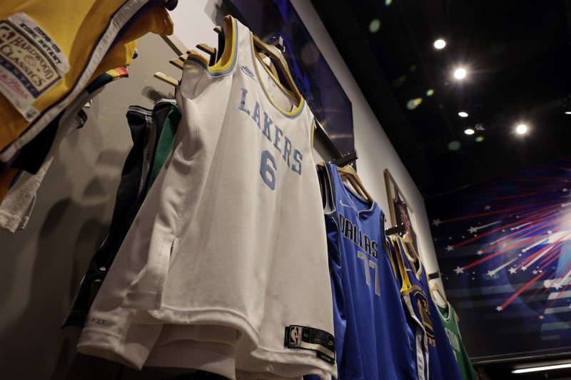 Entre os times que mais vendem camisas, o Los Angeles Lakers está no topo da lista