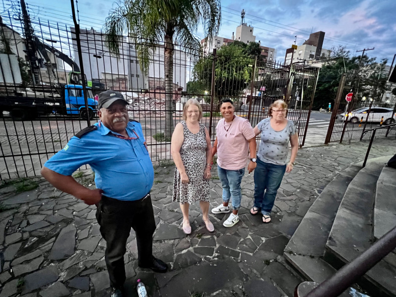 Futura farmácia está sendo erguida no bairro Santana, em área que teve imóveis demolidos