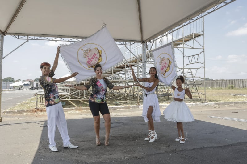 O projeto Mini Divas, comandado por Raquel Nunes, desfilar&aacute; com 76 crian&ccedil;as e adolescentes em sete escolas de samba no Carnaval de Porto Alegre Foto: T&Acirc;NIA MEINERZ/JC