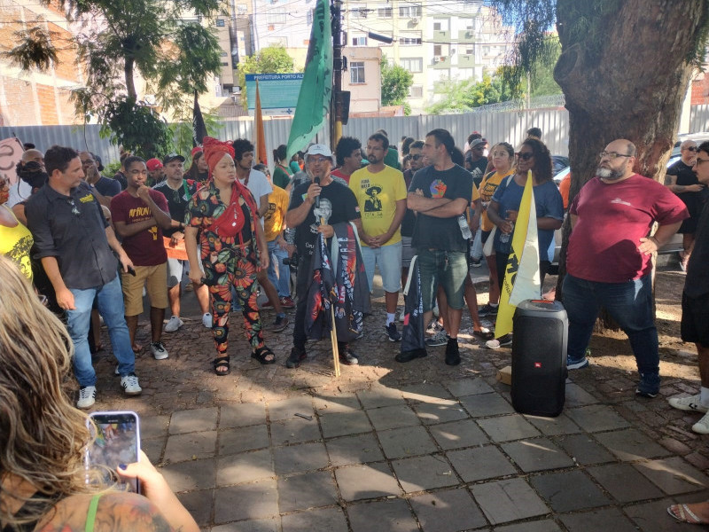 O protesto foi convocado pelo Sindicato dos Motociclistas Profissionais (Sindimoto), em solidariedade ao motoboy agredido com uma facada em Porto Alegre