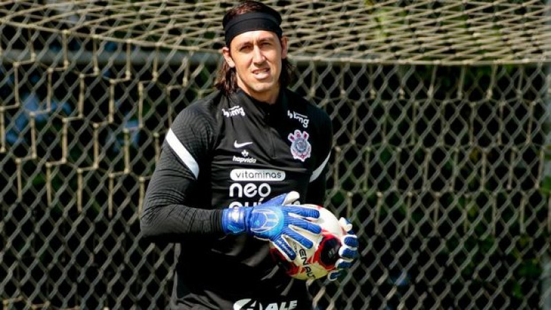 Goleiro corintiano já iniciou os trabalhos de fisioterapia