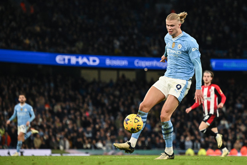 Gol do atacante noruegês deixa o City vivo na briga pelo Campeonato Inglês