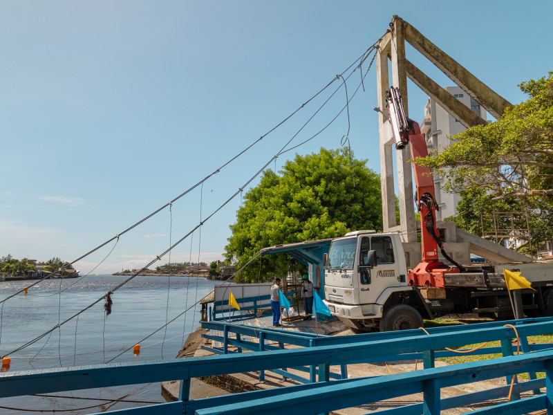 O prazo previsto em contrato para a entrega da Ponte Pênsil era abril