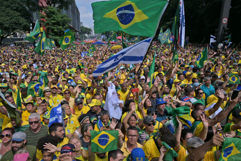 Avenida Paulista reuniu pessoas que se deslocaram de vários estados do País em apoio ao ex-presidente