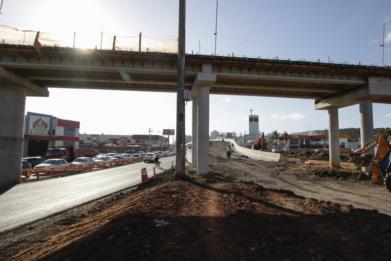 Obras no Viaduto da Scharlau, em São Leopoldo, começaram no meio do ano passado; trânsito é difícil no local