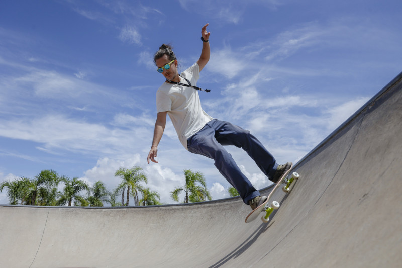 O professor Révisson Silva desenvolveu um método próprio para ensinar skate