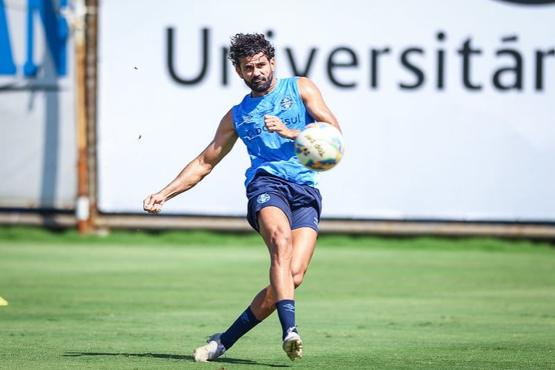 Diego Costa é a principal mudança em comparação ao time da estreia do Grêmio no Gauchão