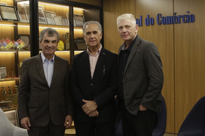 Eduardo Dias, Fernando Coronel e Francisco Lumertz divulgaram a programação da ADCE