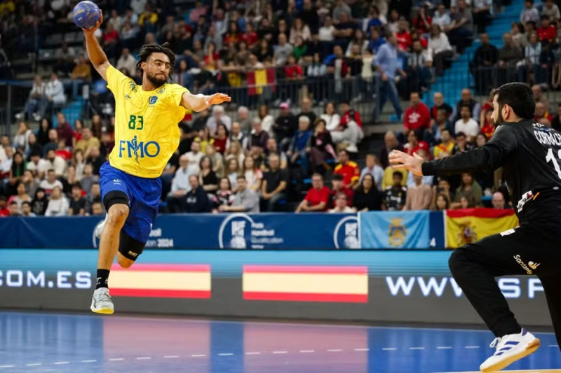 Jogando bem desde o início, a seleção brasileira deu sufoco na equipe local