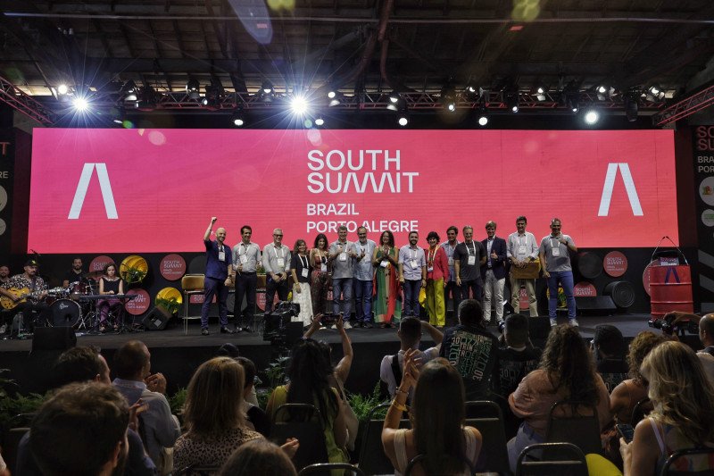 Lideranças municipais, estaduais e federais estiveram entre os presentes na abertura do evento