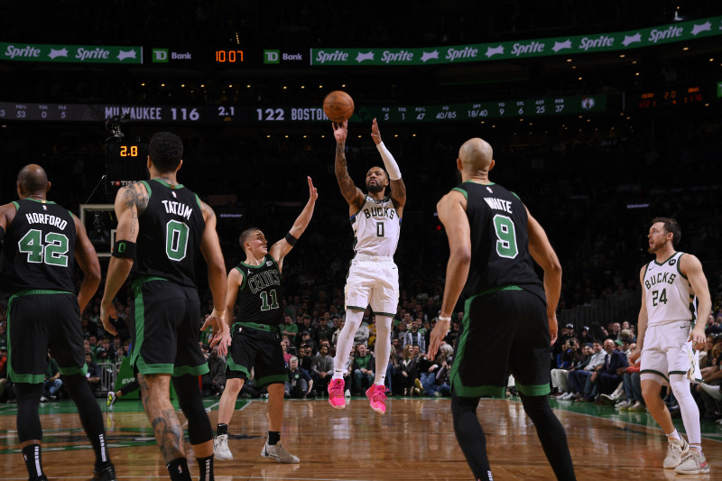 Damian Lillard foi o cestinha do confronto e terminou o jogo com 32 pontos