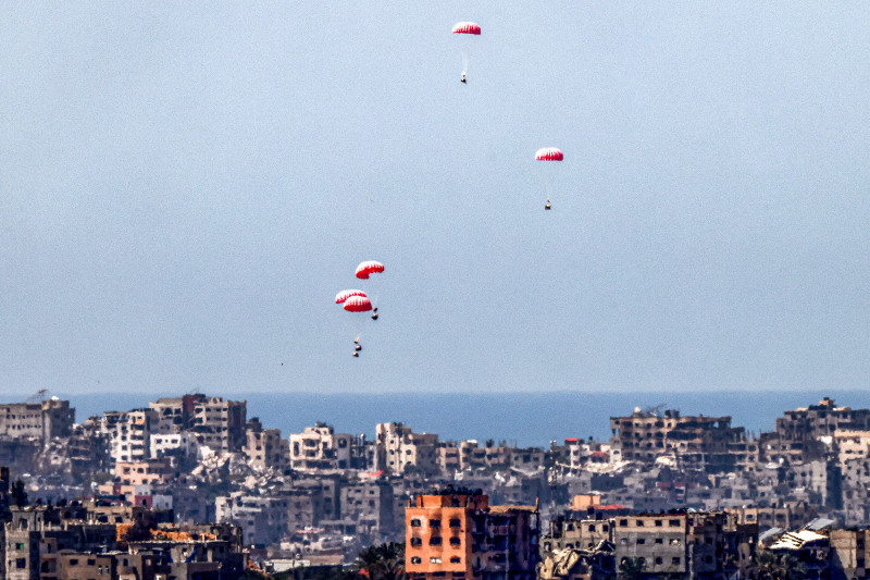 Pacotes de ajuda foram atirados ao mar no Norte da Faixa de Gaza