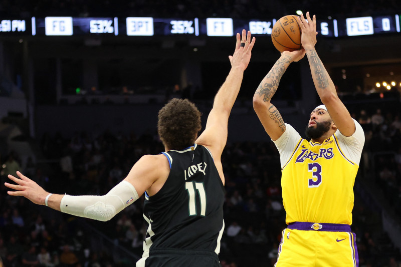 Sem o lesionado LeBron James, os Lakers foram conduzidos pelo "motor" Anthony Davis