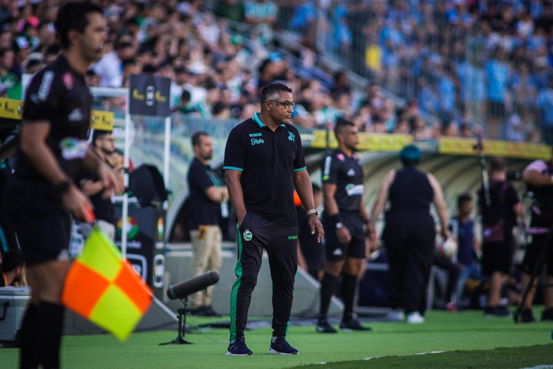 Equipe de Roger Machado não saiu do empate contra o Grêmio, na partida de ida da final do Campeonato Gaúcho