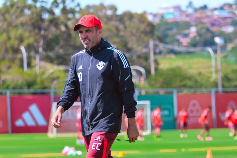 Colorado do técnico argentino está há três jogos sem vitória 