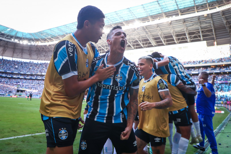 Cristaldo marcou o primeiro gol tricolor na decisão, na Arena