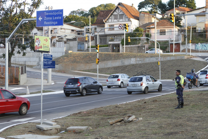 Nos primeiros dias, a EPTC fará a orientação aos motoristas no local