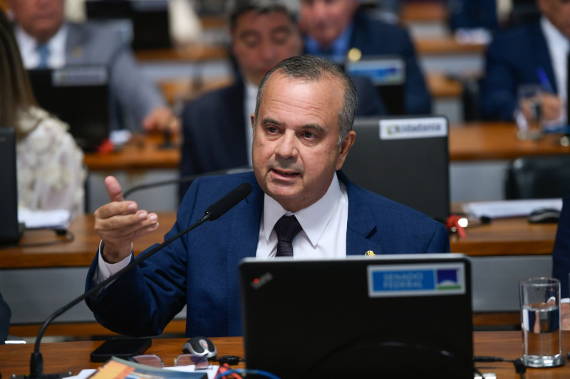 Senador Davi Alcolumbre (União Brasil-AP), incluiu a mudança que poderia reduzir o piso de gastos na Saúde