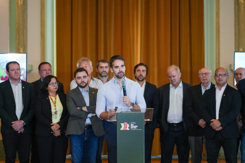 Governador Eduardo Leite reuniu base e empresários do agro antes de tomar decisão