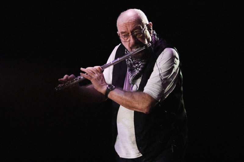 Banda liderada por Ian Anderson passeou por sete décadas de rock progressivo em show na quarta-feira (10)