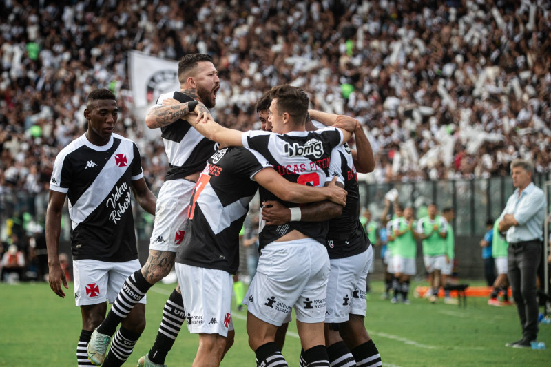 David e Mateus Carvalho marcaram para os donos da casa, enquanto Gustavo Martins descontou para o Tricolor