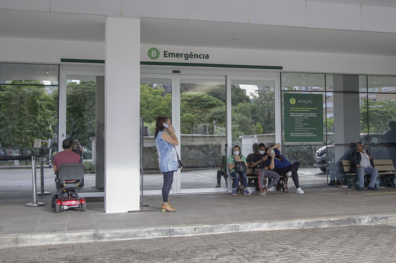 Hospital de Clínicas é um dos complexos de saúde que está sendo abastecido por caminhão-pipa