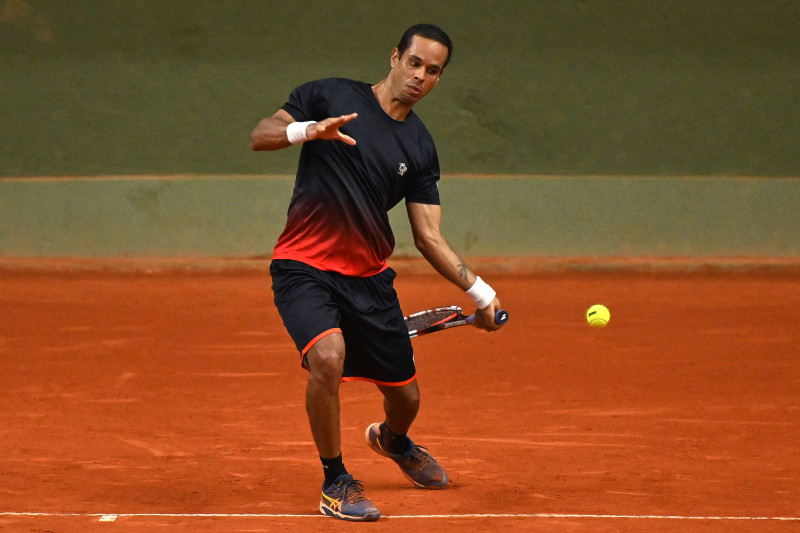 Juvenil Guto Miguel sentiu a pressão e perdeu na estreia do torneio